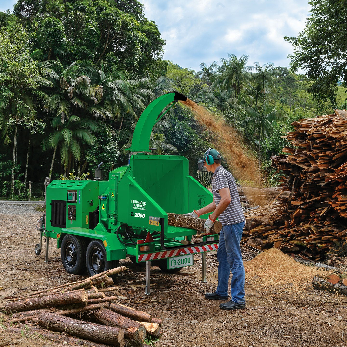 Chipeadora Industrial JTR2000 TRAPP | Corte Max 20 cm | Motor Diesel 54 CV | Residuos Forestales y Orgánicos