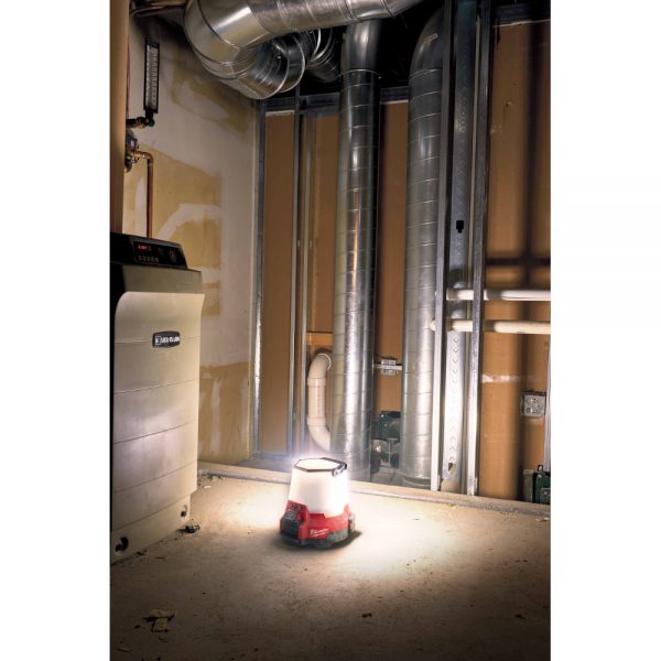 M18™ 18-voltios, linterna iluminacion 360 grados 2145-20 Milwaukee RADIUS™ 4400 lumens alta definicion, alimentación AC/DC sin batería - Imagen 13