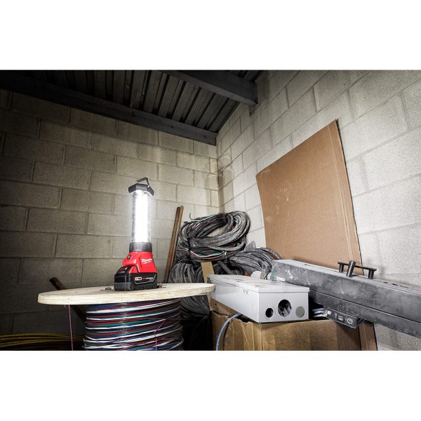 M18™ 18-voltios, linterna compacta iluminacion 360 grados 2363-20 Milwaukee, 700 lumens alta definicion, con puerto de carga USB sin batería - Imagen 9