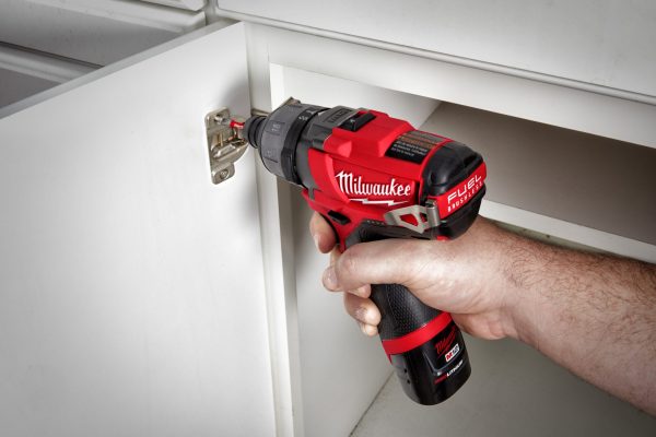 M12™ FUEL Brushless 12-voltios Atornillador de impacto hexagonal de 1/4" inalámbricos 2402-22 Milwaukee, con dos baterías ion de litio compactas de 2.0 amperios, incluye estuche y cargador - Imagen 5