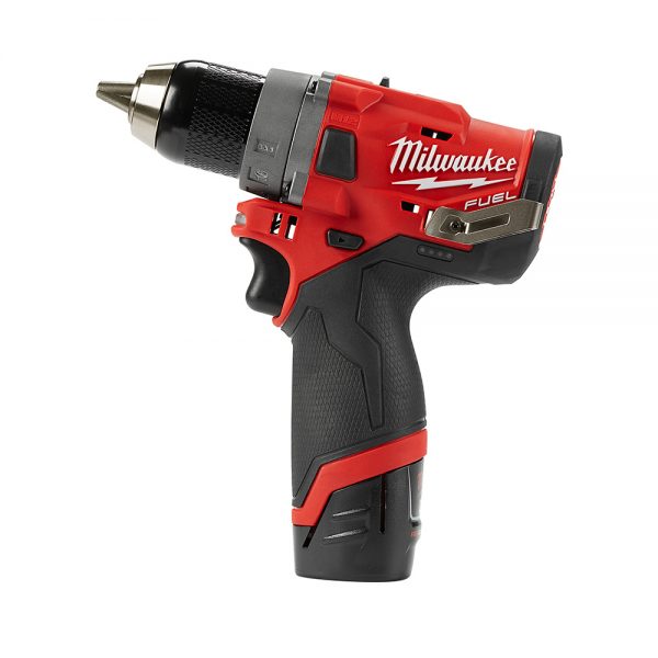 Milwaukee M12™ FUEL Sin Escobillas12-voltios, Taladro/Atornillador de 1/2” inalámbrico con dos baterías ion de litio de 4.0 amperios, MW250322, incluye estuche y cargador multivoltaje
