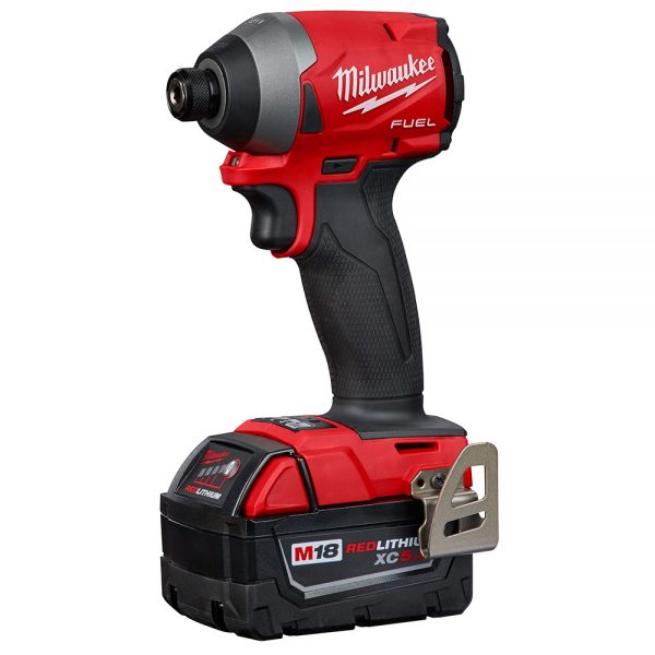 M18™ FUEL Brushless 18-voltios Atornillador de impacto hexagonal de 1/4" inalámbricos 2853-22 Milwaukee, con dos baterías ion de litio de 5.0 amperios, incluye estuche y cargador - Imagen 3