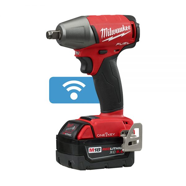 M18™ FUEL Brushless 18-voltios, Llave de impacto 1/2" inalámbrica con anillo de retencion y sistema ONE-KEY™ 2759B-22 Milwaukee, 220 ft-lbs, con dos baterías ion de litio de 5.0 amperios, incluye estuche y cargador multivoltaje.